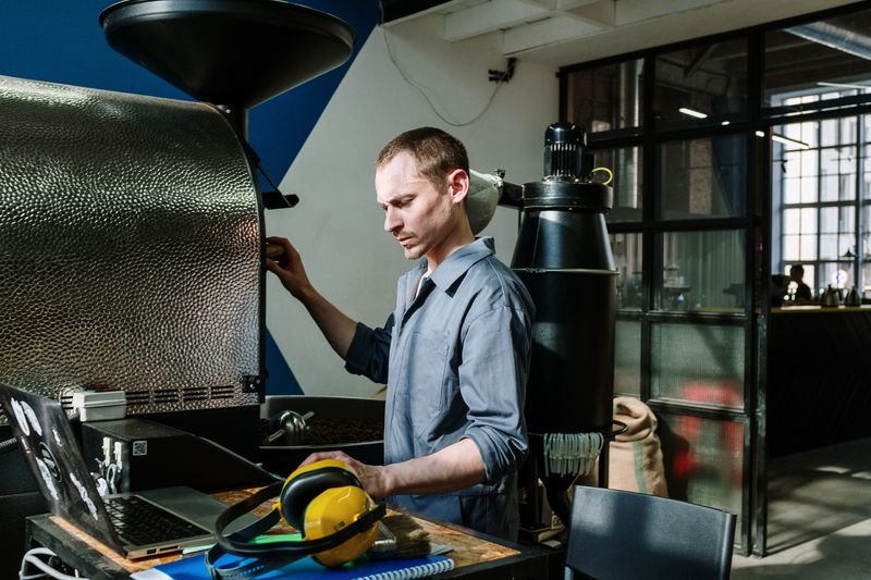 Eli Halden, Founder and Head Roaster